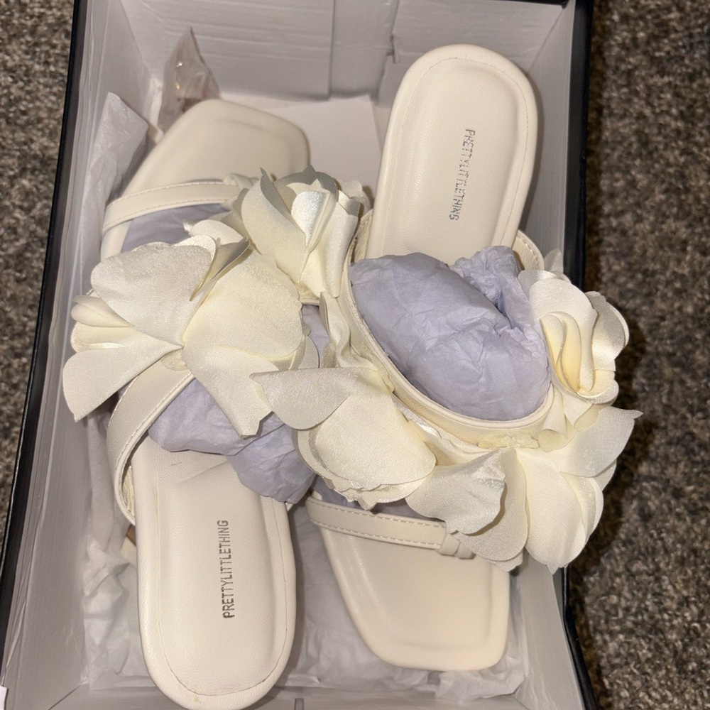 PrettyLittleThing White Floral Women's Sandals